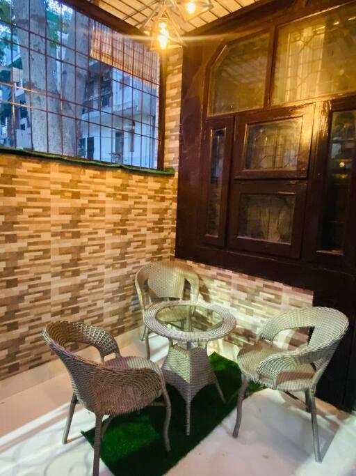 Apartment Away From In New Delhi